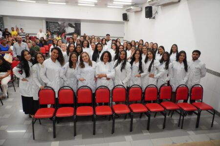 Alunos da FAT participam de Cerimônia do Jaleco