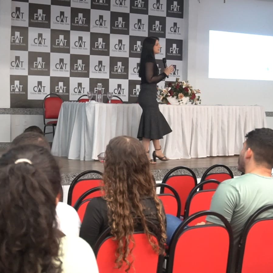 Alunos de Veterinária promovem ciclo de palestras