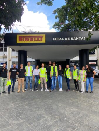 Alunos de Administração visitam fábrica da Pirelli