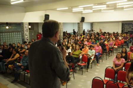 Calouros são recepcionados com informações e integração na FAT