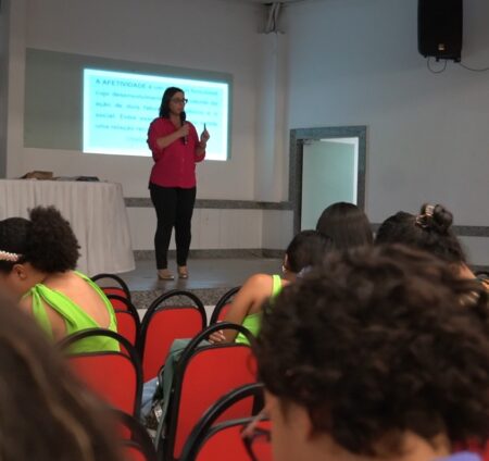 Colegiado de Pedagogia promove palestra sobre afeto na educação