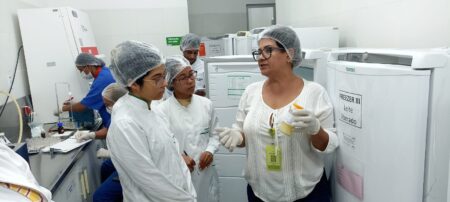 Estudantes de Nutrição e Enfermagem realizam curso de manejo em amamentação