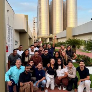 Visita técnica amplia conhecimento prático de alunos de Administração da UniFat